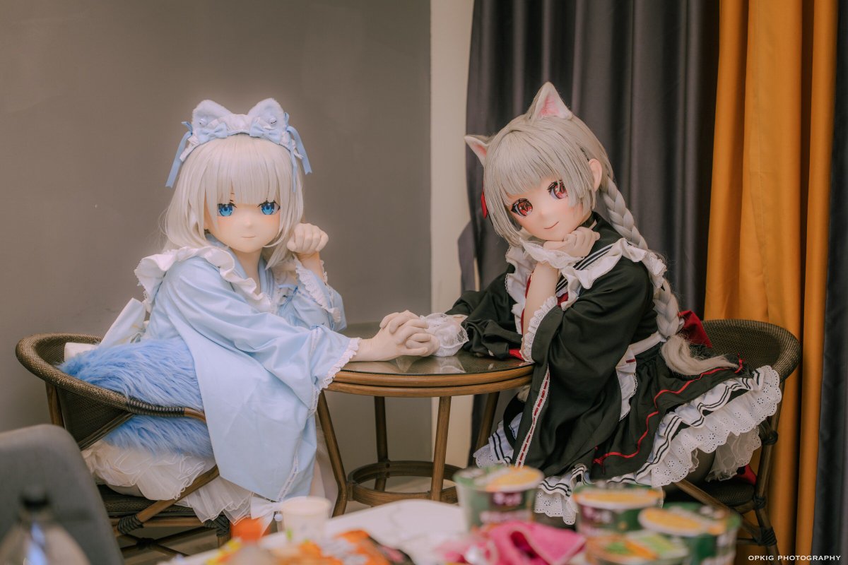 lizbaka's tweet photo. 猫猫的密会ᓚ(^•⩊•^)ฅ♡ฅฅ(^•◡•^)

——————
💙：@lizbaka
🖤：@Cozy_Karako
喵摄大手子📸🎨：@opkig

#kigurumi #kig #着ぐるみ #猫娘 https://t.co/UxAXGDTiZP