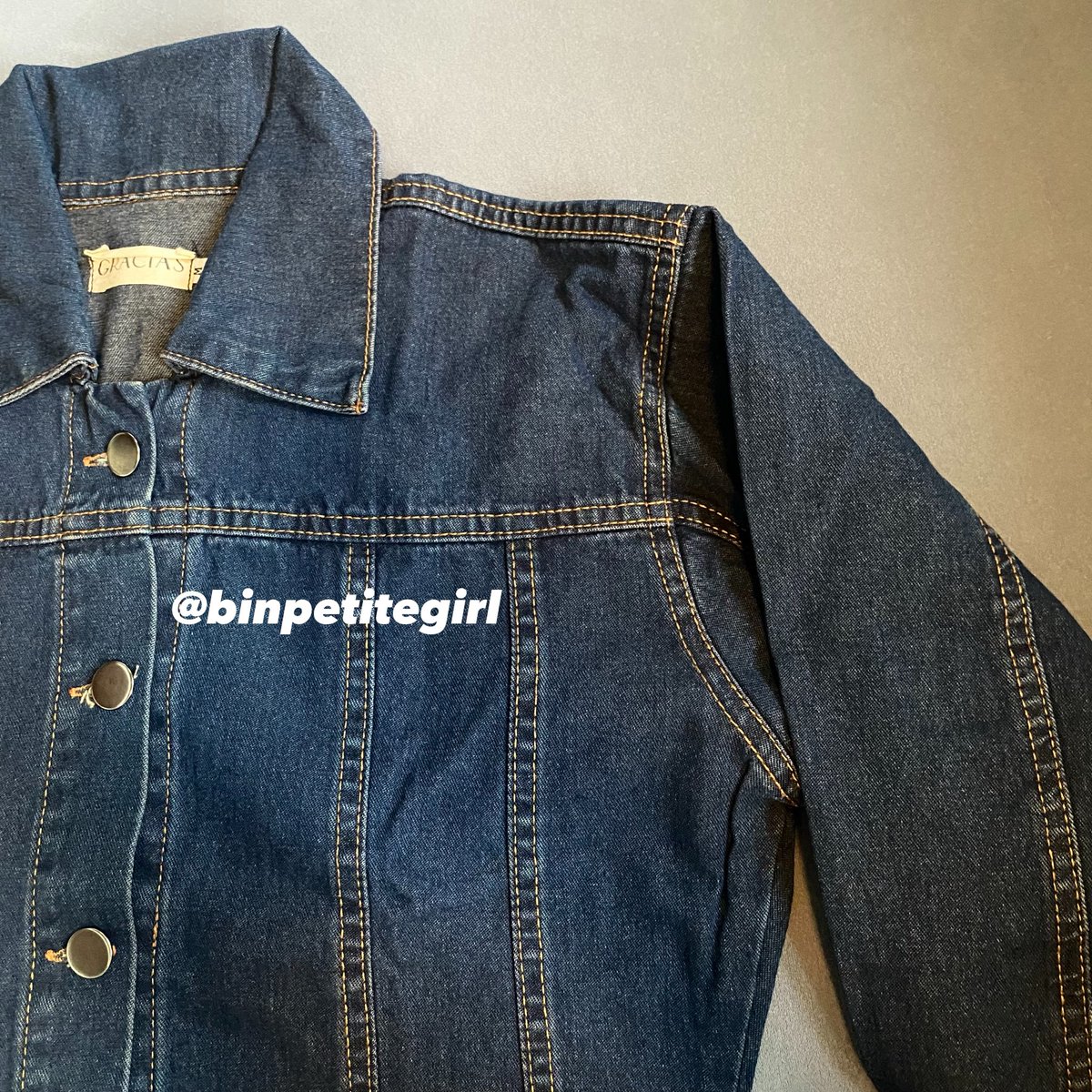 binpetitegirl's tweet photo. Denim on denim emang ga pernah gagal. Timeless &amp; tetap stylish🫧✨

Kirain bakal keliatan bulky, ternyata cutting atasan &amp; celananya malah bikin proporsi badan lebih bagus. Aku review satu" ya🫶🏻 https://t.co/i0jALchBvv
