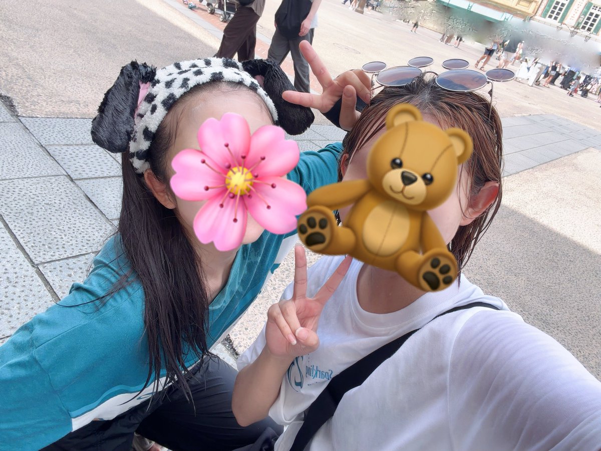 Haruna_social's tweet photo. 8月の予定🆙しました🌟
プロフのリンクから確認お願いします❣

こちらは先日おとちゃんと
シーに行ったときに撮った
クソデカ水まんじゅう💧🌋
と、ずぶ濡れの我々💦💦 https://t.co/3ZabQC0vyZ