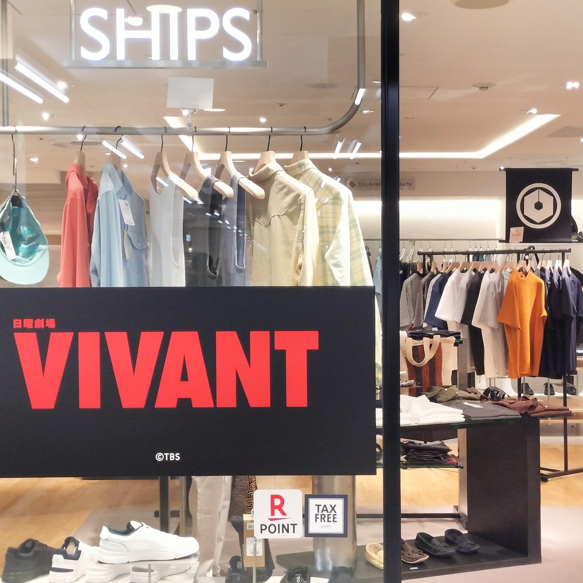 Mies5641's tweet photo. 品川や日本橋三越意外にもチラチラとVIVANTが。
池袋パルコのSHIPSもコラボ商品。
販売前で惜しくも買えなかったけどパン屋さんにもコラボパンのポスターが。
今日の放送が楽しみ✨
#VIVANT https://t.co/wK9oMBJjFs