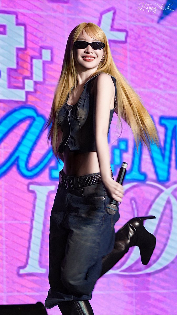 happyKKuang's tweet photo. สาวผมบลอนด์ใส่แว่น🤓

#EnemiesWithBenefitsFMinMacau 
#janhae https://t.co/GVsebNsojD
