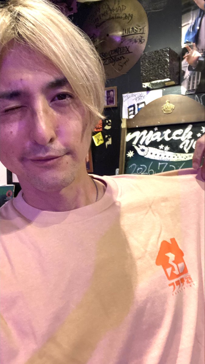 furachinarhythm's tweet photo. グッズが届いたので急遽プレ販売!!

フラチ家 NEW Tシャツ👕
なんと背中の文字は
KEN EBISAWAさんが
筆で書いてくださいました!!

ありがとうございます!!

ダスティーブルー XL ONLY
ダスティーピンク XL ONLY

通常価格 4,000円
フラチ家家族割り 3,200円

開場時物販&amp;終演後物販
にて販売します。 https://t.co/X4gNKI30yg