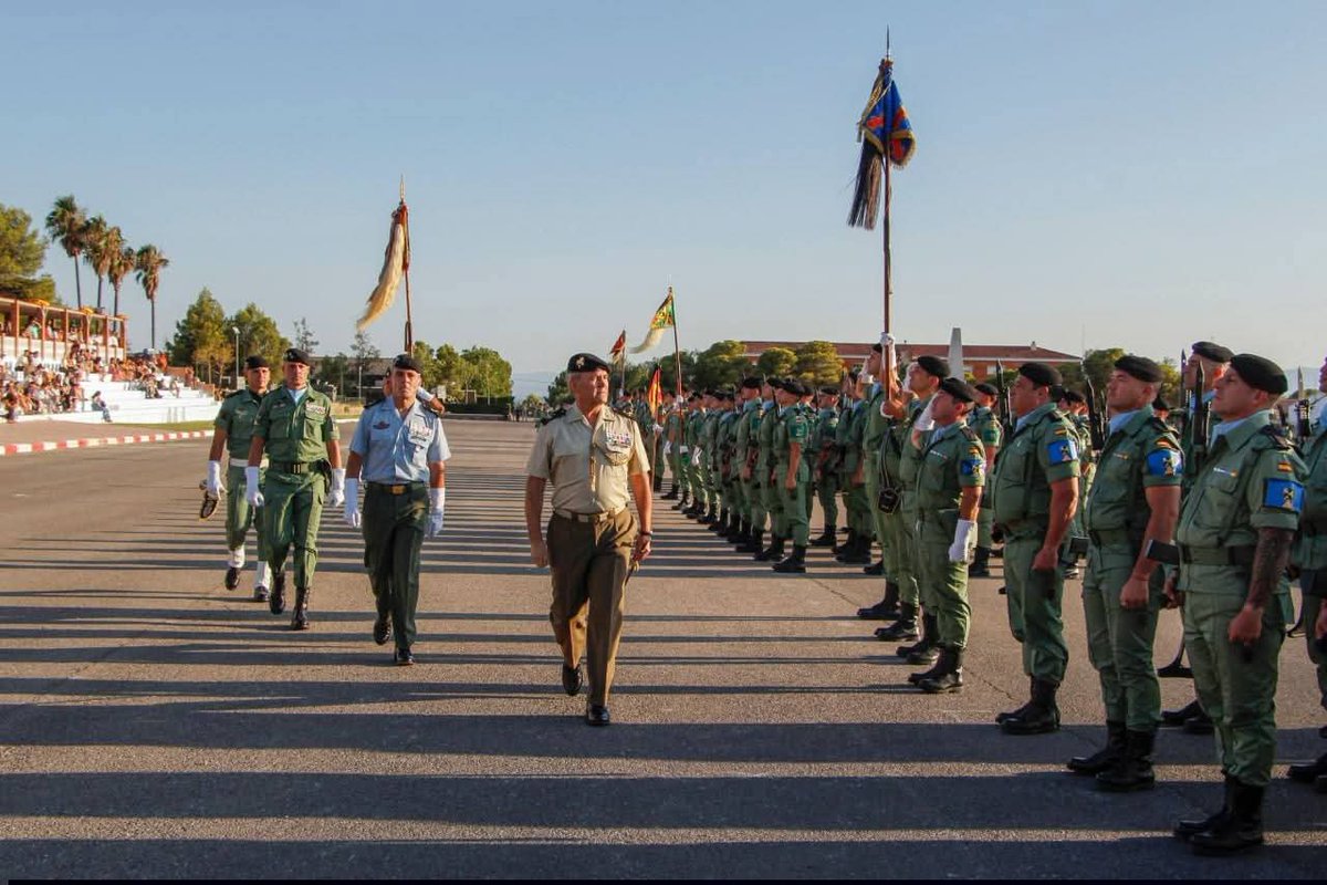 FUTER_ET's tweet photo. El Regimiento #Lusitania_8 #Paracaidistas celebró ayer una Parada Militar en la Base «General Almirante», en #Marines, en honor a Santiago Apóstol, Patrón de la #Caballería, reafirmando el espíritu de unidad y  las tradiciones que forjan su identidad.
#BRIPAC
#SomostuEjército https://t.co/oBnkKMq9TX