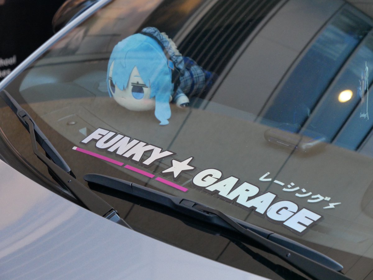 xerpocalypse's tweet photo. Architectural interlude over, it's vtuber car time https://t.co/zyjw4884Nt