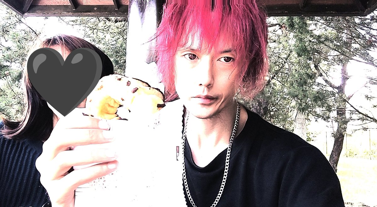 Loki0444's tweet photo. ガチ連休最終日
バカ天気がいい
朝からあきらと一日分の食材等を買いにAEONへ
シャンプーがバリ切れたからメリットを購入
帰りの平岸高台公園でシャボン玉を飛ばす平和な家族を発見
あきらと俺は仲良く東屋でスイーツを食べた
ここからは札幌が一望できる
 #いいね返し https://t.co/g7NlohZzuL