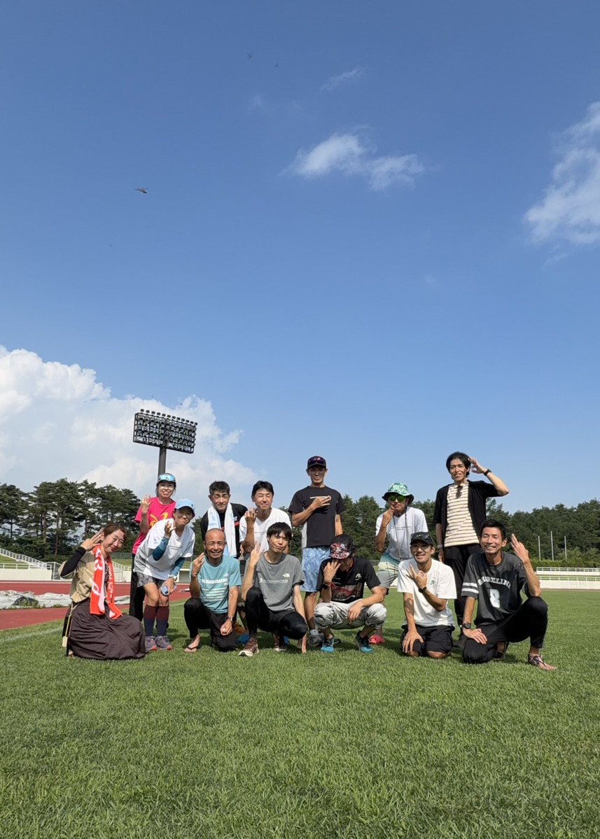 GLOOMYcyan's tweet photo. 富士登山競走 山頂コースに2年ぶりに出走
いつもは苦手な山の区間を例年以上に練習したおかげで後半から順位を上げられた✨
レース後は毎年恒例行事でセットでまるお練に参加
300×15本をいつもより楽にはしれましたwww
#まるお湘南 https://t.co/xJJskOpXZm
