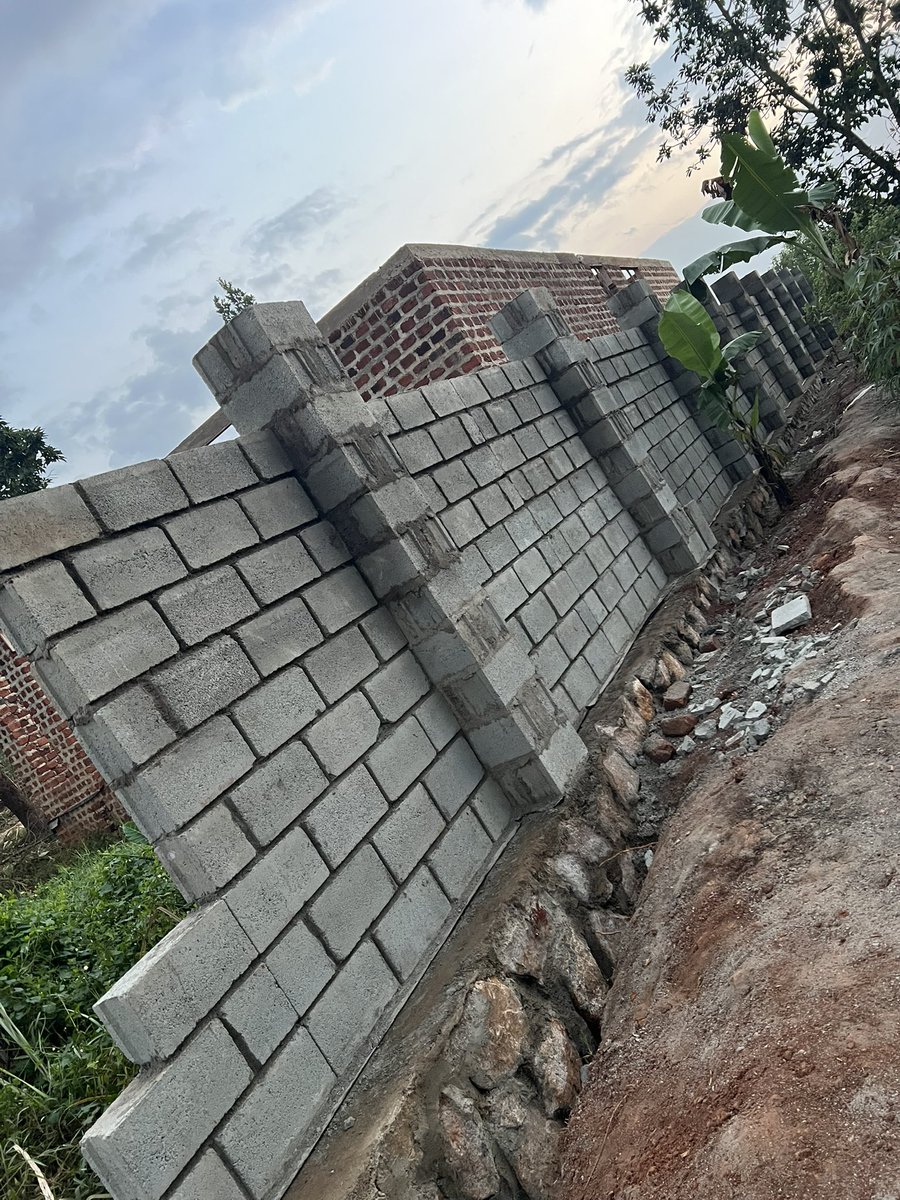 Thecapitalevang's tweet photo. Define COMMITMENT!
Commitment is being on site at 6:30AM on a Sunday morning in Mukono — checking the fencing we’re building for a new serious local client.
I couldn’t pass by yesterday due to other engagements, so before heading to church, the site came first.
This is how we operate at Peace of Mind Package.
Our clients’ projects never take a day off… and neither do we.
Focus. Precision. Delivery. 💪
📩 build@peaceofmindpackage.com
🌐 https://t.co/L3A0AMmpPM
#DiasporaBuilder #PeaceOfMindPackage