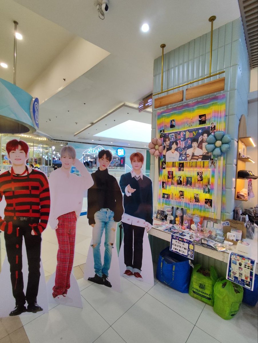 SVTDoReMi_'s tweet photo. ✨WE'RE HEEEEERE!!✨

Jun, Hoshi, Wonwoo, and Woozi are waiting for you! Dont forget to drop by Nineteen Degrees here in SM Megamall and celebrate these four cool, awesome friends we all love to have in school 🤩

#FirstDayHigh96z
#SVTDoReMi_
#19DegreesMegamall https://t.co/sfszT6lm6E