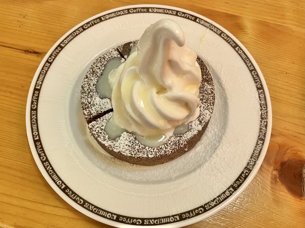 izmint_'s tweet photo. ブランノワール、ブランネージュ🍴

今までの甘みたっぷりスイーツとは違って、甘すぎずミルキーな味わいがおいしかった😋
練乳と粉砂糖というシンプルなフレーバーだけど、ココアバームとデニッシュをひたひたにして美味しさを感じられる1品です😋
ごちそうさまでした！ https://t.co/62doh8Ljx3
