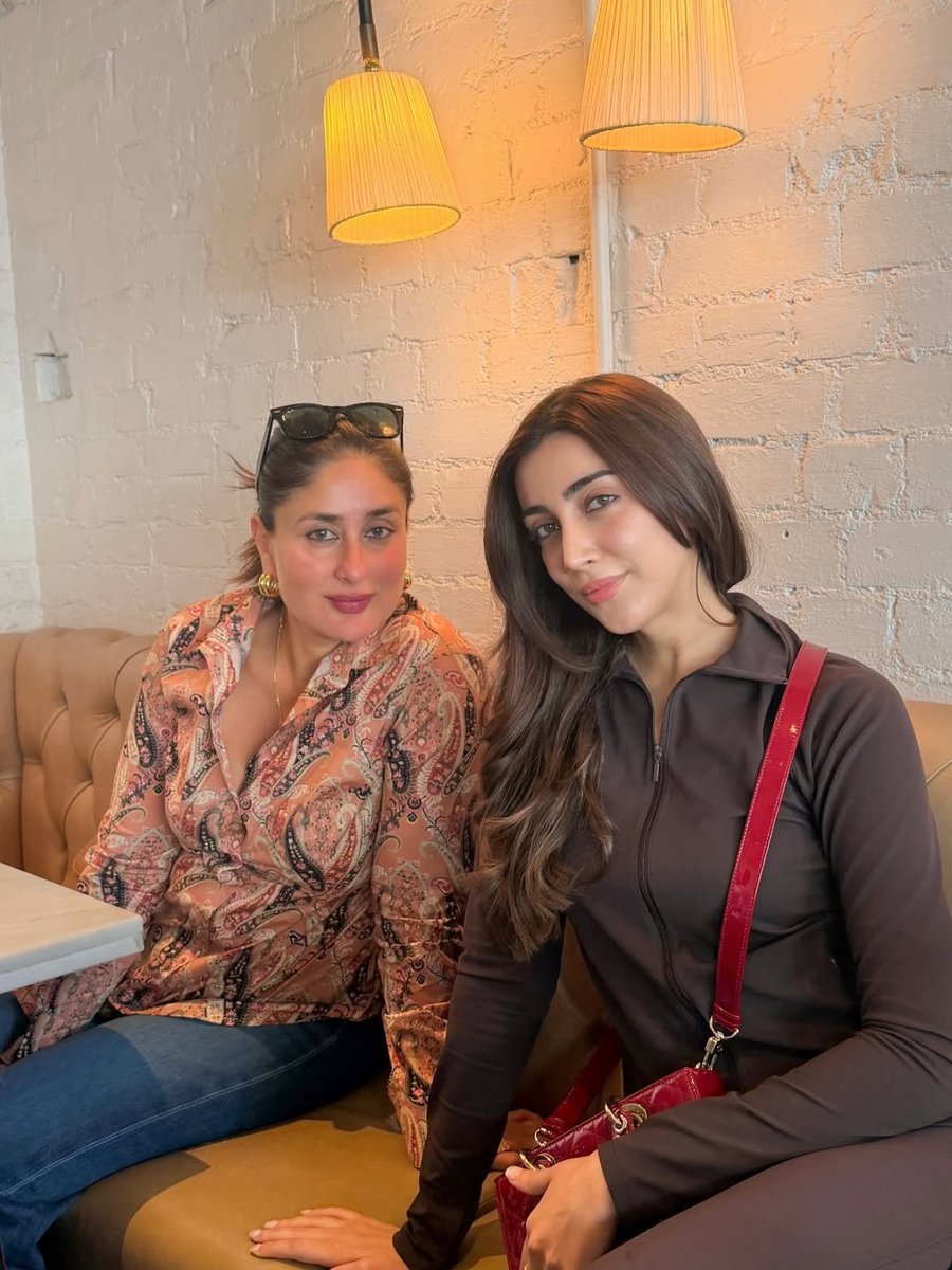 KareenaTweets_'s tweet photo. Kareena Kapoor LATEST : https://t.co/9abVufinZD