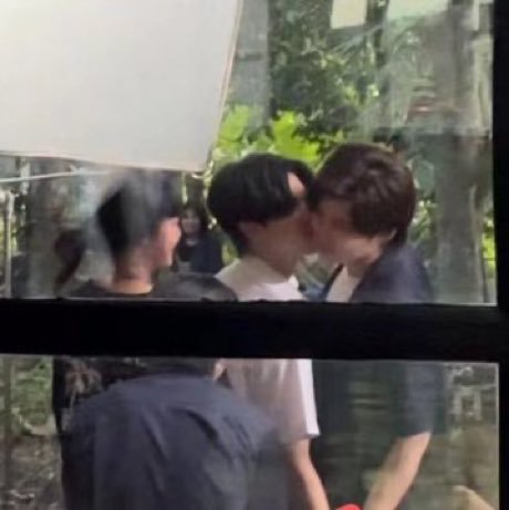 rknshimuralvr's tweet photo. pondphuwin off cam >>> 

#PeachAndMeSeriesEP3 https://t.co/8UHLXORmxx
