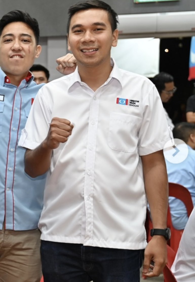MalaysiaBenar's tweet photo. Baju dia fake lah... ni seragam AMK.

Don't trust everything you see online - banyak benda boleh guna AI. https://t.co/T0xzY8fn0w