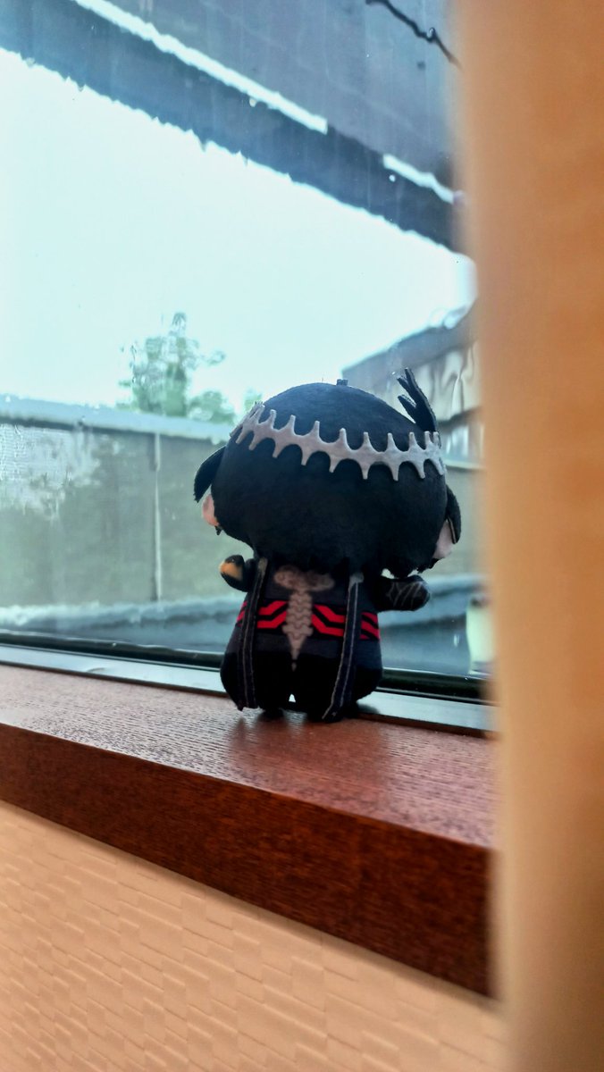 eunbaek_01's tweet photo. He is sadge he cannot touching grass today bcs it's raining outside..... emo #papenaris 😞🫳💔 https://t.co/q0z9osidZx