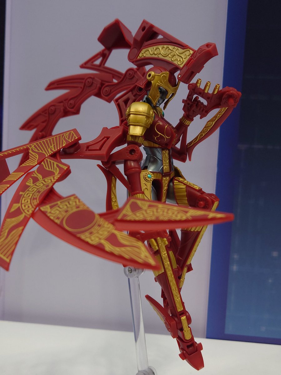shinkichi007's tweet photo. 52TOYSの野中剛さんデザイン変形ロボ『CUBEAUTY DIANA』。
フリーキーな形態にもなれるみたい https://t.co/Xbxsm3zQH0
