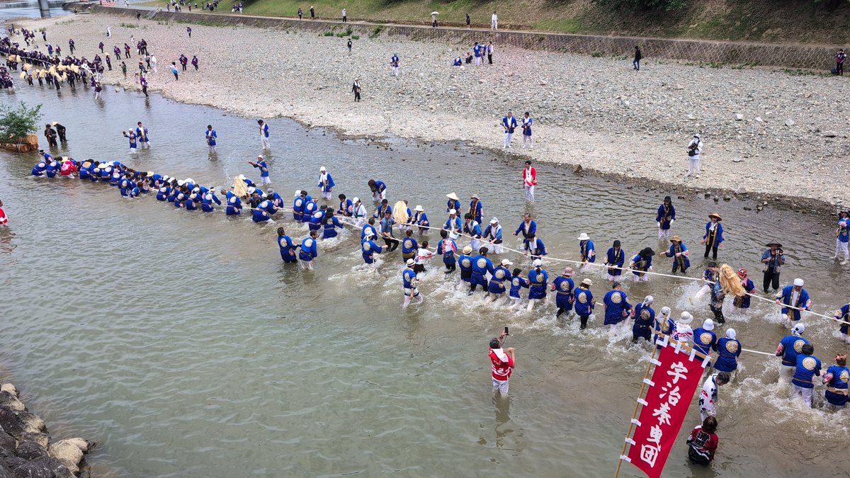 K_g_HT's tweet photo. 伊勢神宮にお詣りに行きました
式年遷宮に向けてのお木曳行事をやっていてすごい迫力！！ https://t.co/zTUXyylknT