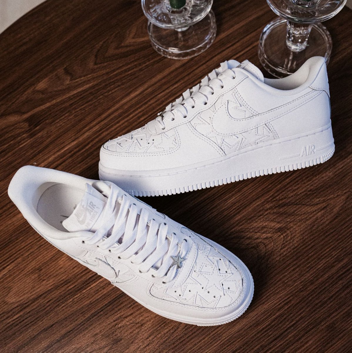 JustFreshKicks's tweet photo. Nike Air Force 1 '07 Edge "Stars"

https://t.co/7kVncrbitL https://t.co/QrTKlUm8cy