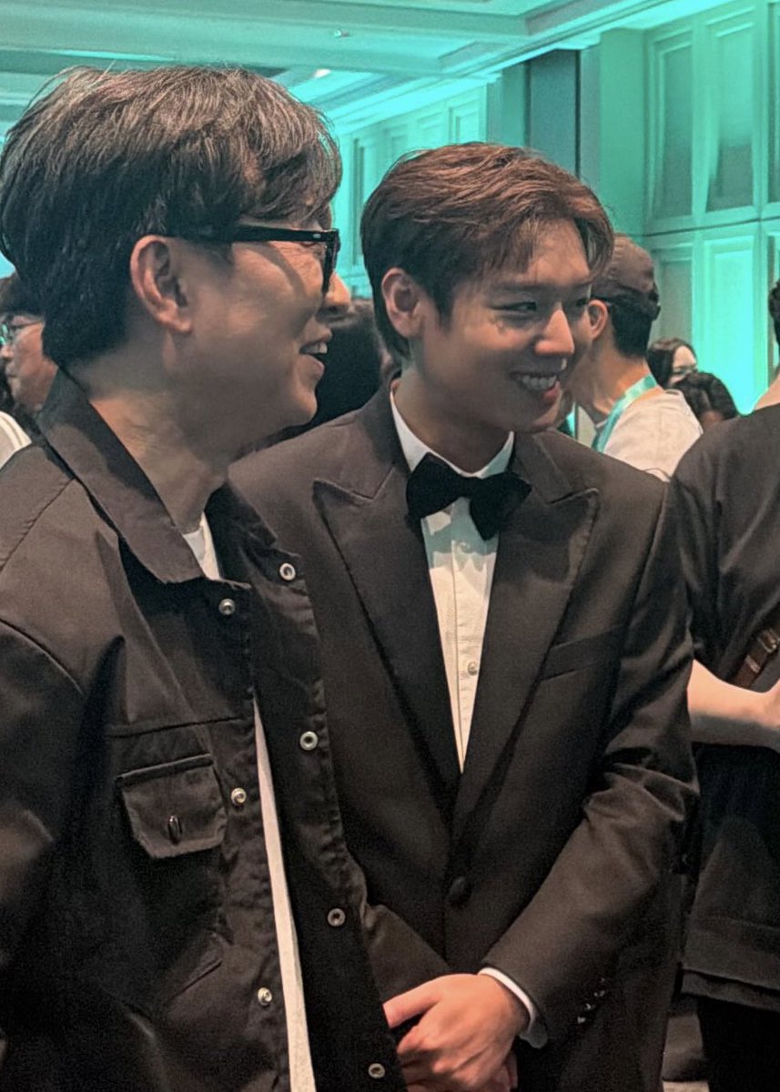 m3i5t's tweet photo. 완벽하게 새신랑 같아서 맘이 힘들다
새신랑 어깨가 참 넓네요... https://t.co/Y3LnoyRRDX
