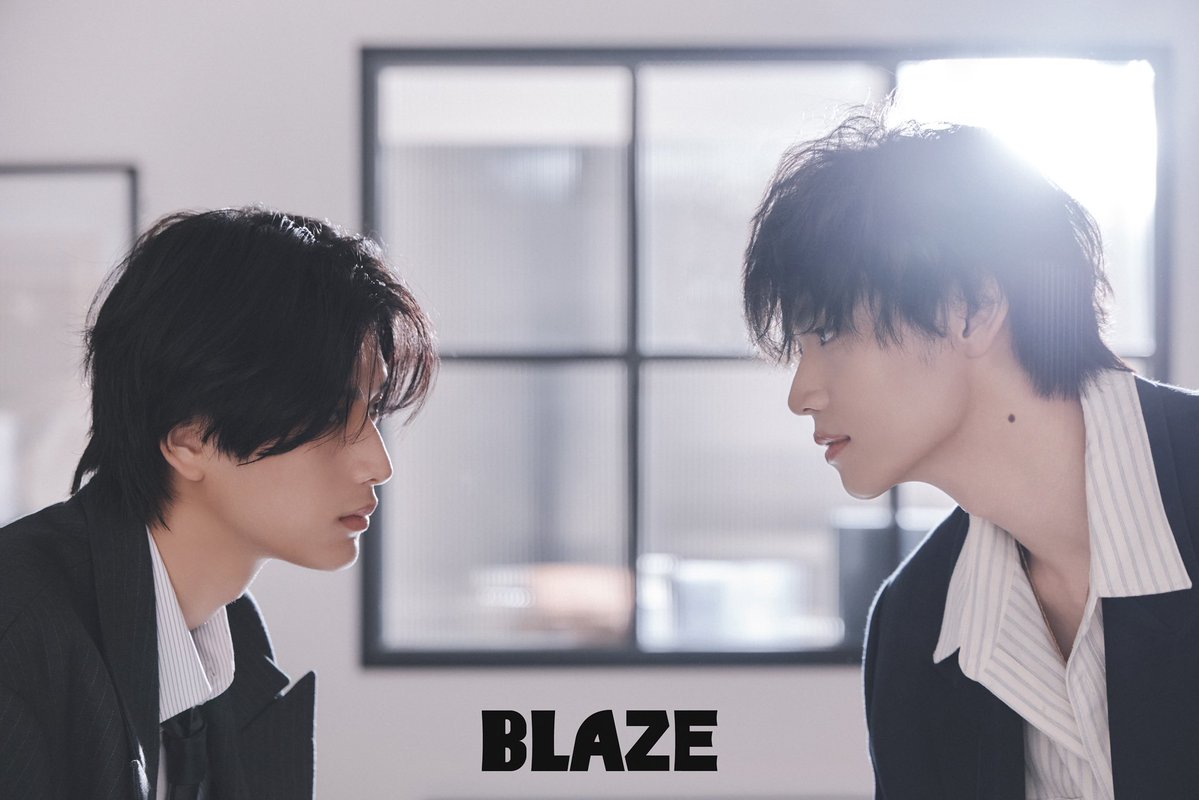blazeprojectmag's tweet photo. 「BLAZE」7月号増刊表紙【予告】｜
#井内悠陽 #阿久根温世

.＊*•̩̩͙✩•̩̩͙*˚ ＊*•̩̩͙✩•̩̩͙*˚ ＊*•̩̩͙✩•̩̩͙*˚ ＊*•̩̩͙✩•̩̩͙*˚

羽根ペンは、
黄昏の金粉をまといながら、
私の静かな祈りの言葉を、
何度も書き記していく。

――君の名前。

それは、
言いかけては飲み込んできた、
私の愛でもある。

.＊*•̩̩͙✩•̩̩͙*˚ ＊*•̩̩͙✩•̩̩͙*˚ ＊*•̩̩͙✩•̩̩͙*˚ ＊*•̩̩͙✩•̩̩͙*˚

💿7月29日 午後1時 特典情報公開💿

⛓️7月29日 20時より予約販売開始⛓️

@haruhi_iuchi712 
@ICEx_official 
#blaze_your_day