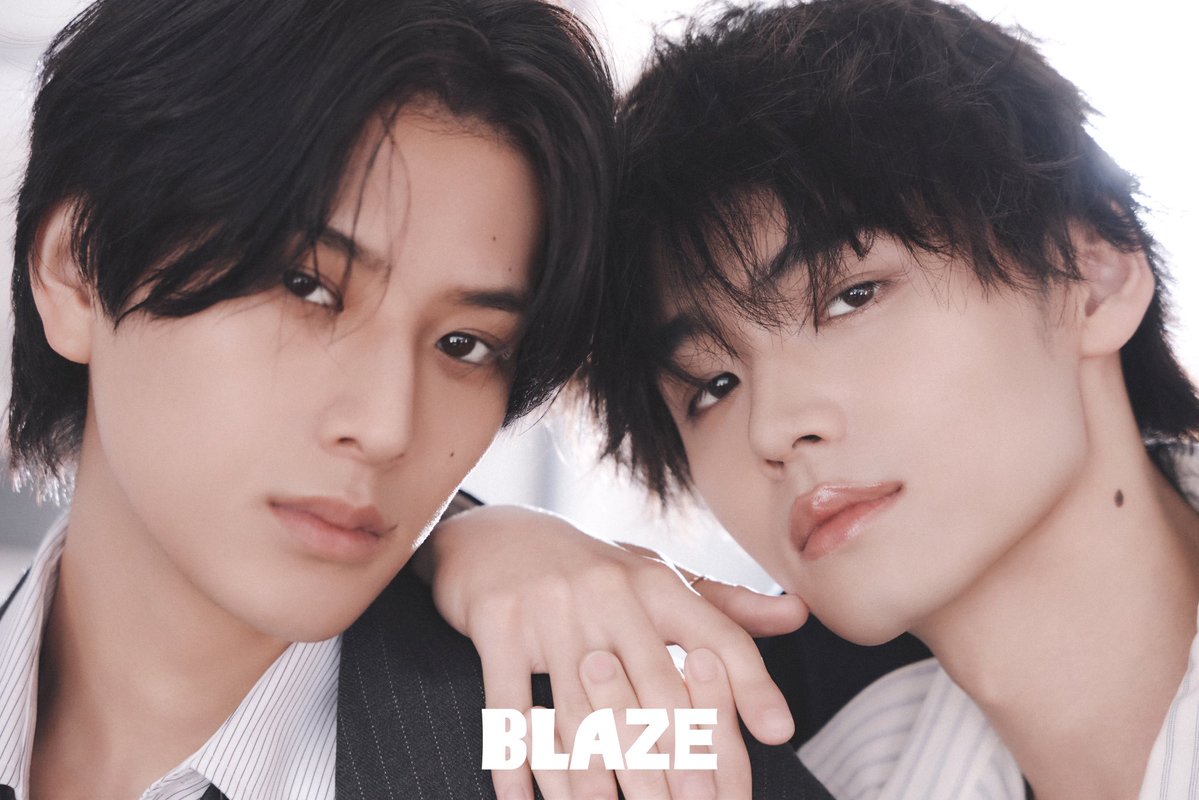 blazeprojectmag's tweet photo. 「BLAZE」7月号増刊表紙【予告】｜
#井内悠陽 #阿久根温世

.＊*•̩̩͙✩•̩̩͙*˚ ＊*•̩̩͙✩•̩̩͙*˚ ＊*•̩̩͙✩•̩̩͙*˚ ＊*•̩̩͙✩•̩̩͙*˚

羽根ペンは、
黄昏の金粉をまといながら、
私の静かな祈りの言葉を、
何度も書き記していく。

――君の名前。

それは、
言いかけては飲み込んできた、
私の愛でもある。

.＊*•̩̩͙✩•̩̩͙*˚ ＊*•̩̩͙✩•̩̩͙*˚ ＊*•̩̩͙✩•̩̩͙*˚ ＊*•̩̩͙✩•̩̩͙*˚

💿7月29日 午後1時 特典情報公開💿

⛓️7月29日 20時より予約販売開始⛓️

@haruhi_iuchi712 
@ICEx_official 
#blaze_your_day
