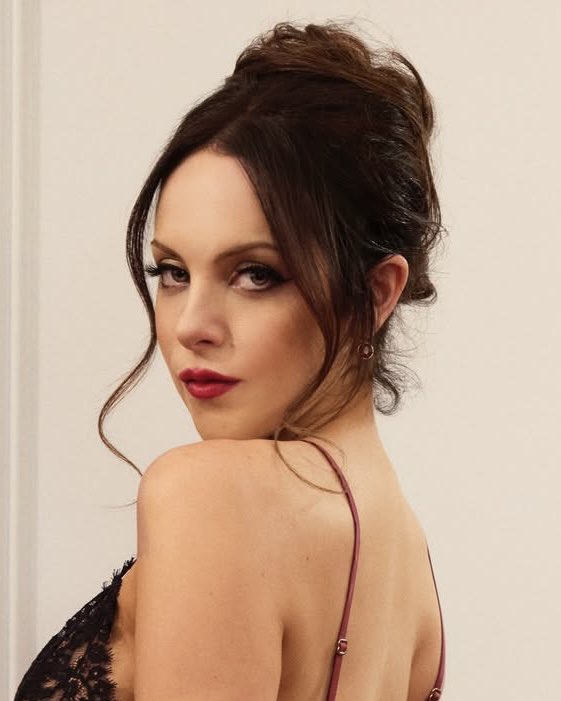 PopCrave's tweet photo. Happy 33rd birthday to the talented Liz Gillies. https://t.co/VFojSIMICR