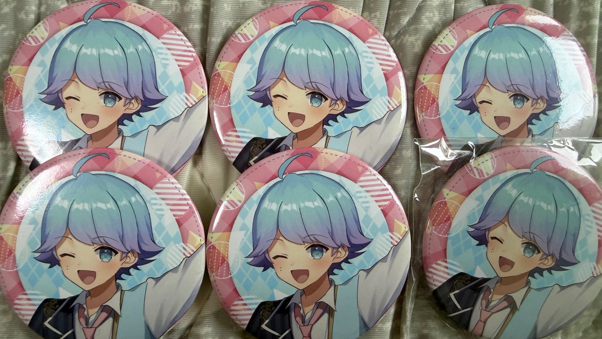 muf_x2's tweet photo. 求￤PayPay(マネラ⭕️)、メルカリ、現金(書留、手渡し)
譲￤画像のもの 

仙台手渡し、郵送
早く手放したいため価格はお任せいたします。定価以下⭕️

#いれいすグッズ交換 https://t.co/xPQnaElwQe