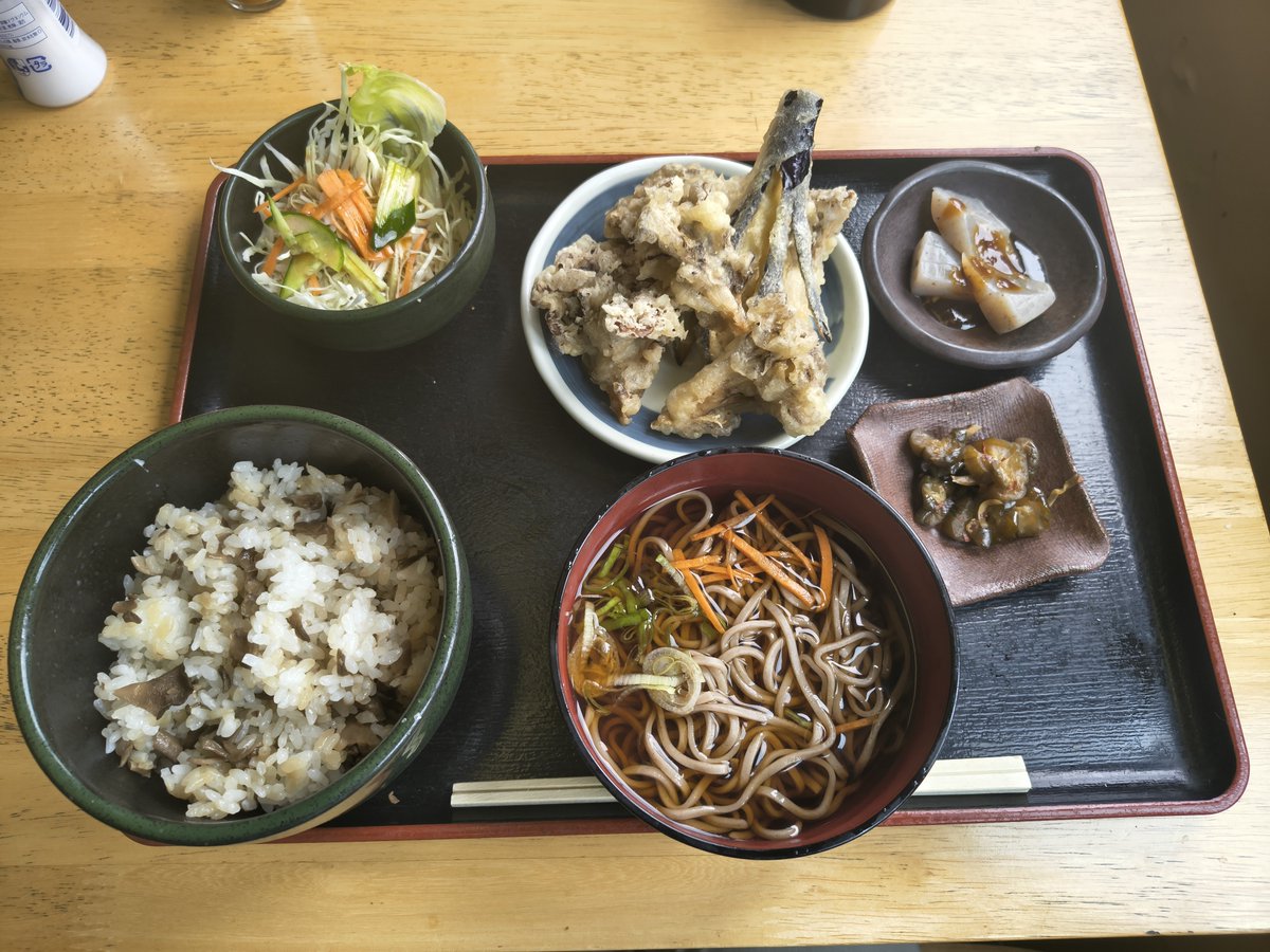 t_iwachi's tweet photo. 渡瀬渓谷鉄道神戸駅の列車レストランで舞茸定食。 https://t.co/WqnGyioAlb