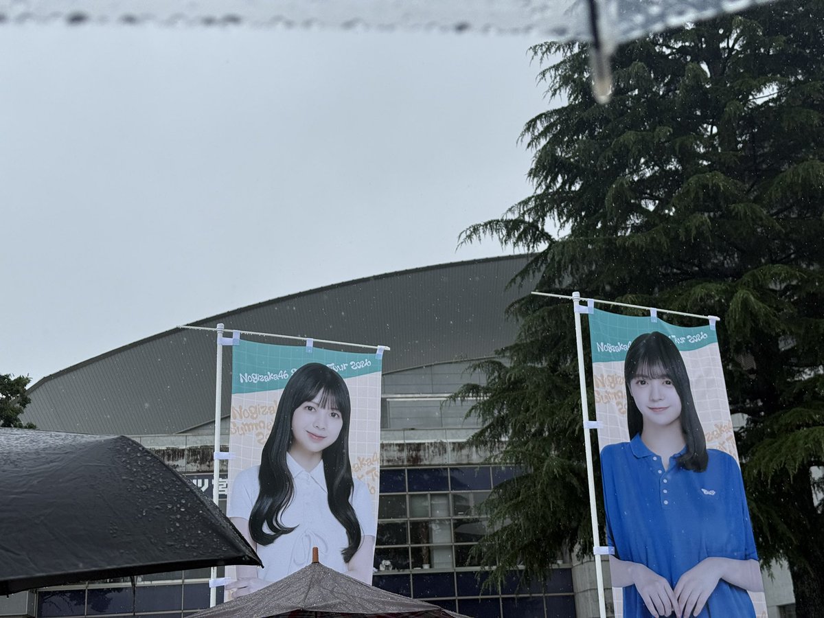 massato1009's tweet photo. 本日は久保史緒里様の故郷、宮城県に来ております。
ライブです、はい。
雨がすごいです。
久しぶりでとても楽しみです。
今年は仲間も1人増えて4人行動してます。 https://t.co/SHAsK7Y0G5