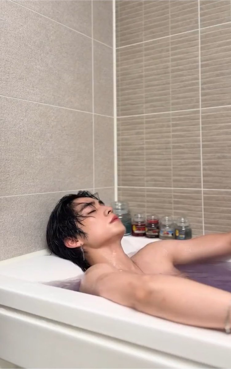 kunsparks's tweet photo. I JUST WOKE UP WTF XIAOJUN AKKXKS https://t.co/i3VVZScY4D