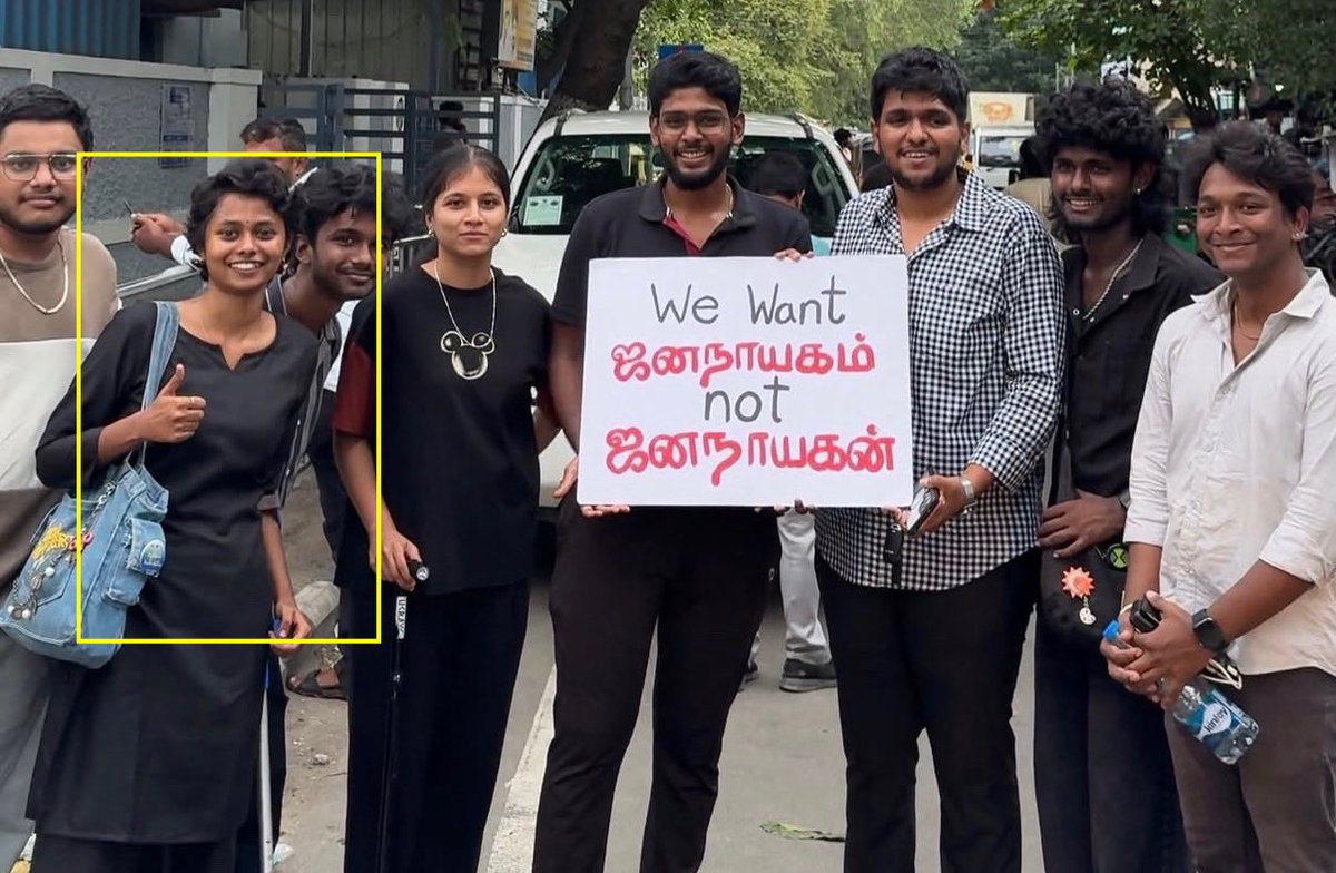 OGprasanna's tweet photo. Right side akka 😂😏
Alugatheenga kandu pudichitom https://t.co/mOBiSww37q