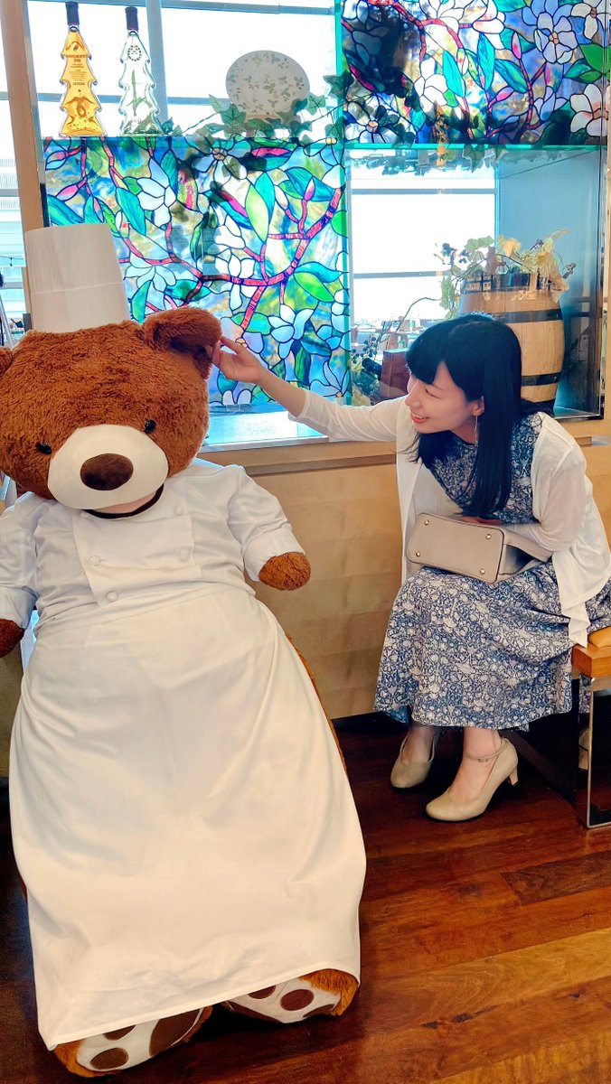 cat_0x0m's tweet photo. ホテル日航新潟のパリの美食サマーランチブッフェ🌻
お出迎えはクマ料理長でした🐻 https://t.co/qsjlsIHQKt