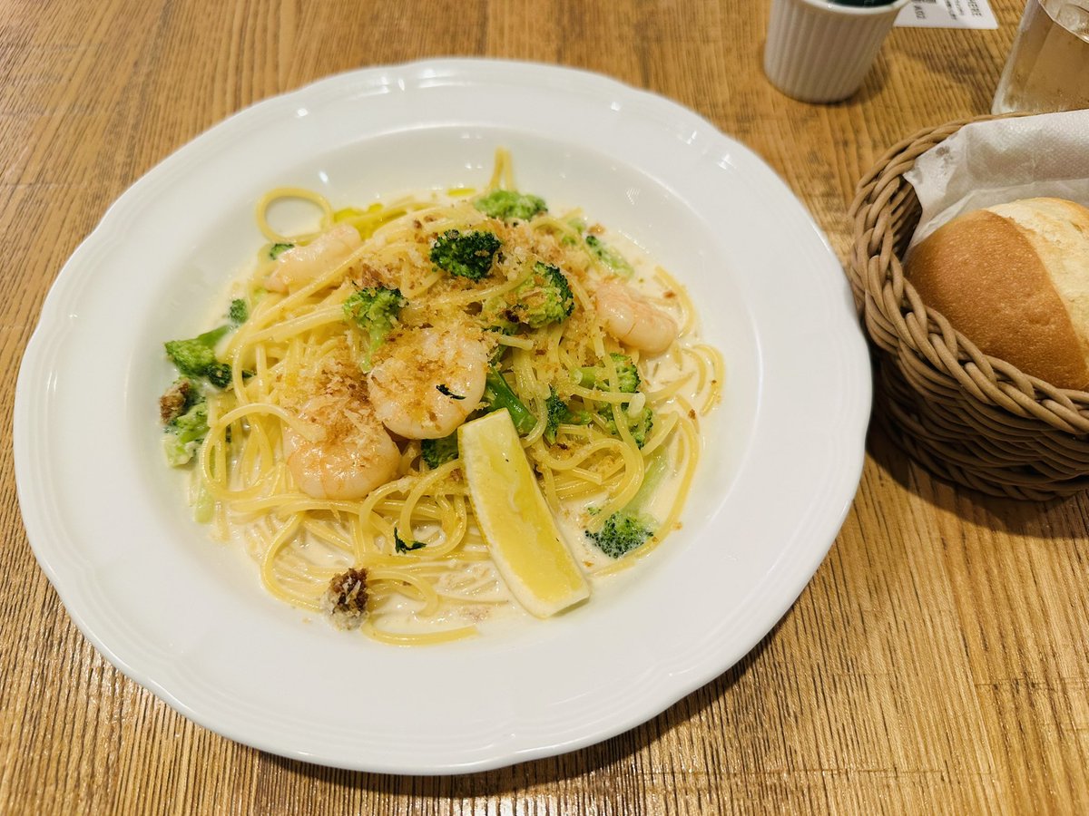 Itose001's tweet photo. ゴッホ展とコラボカフェ https://t.co/Qu95wI5O52