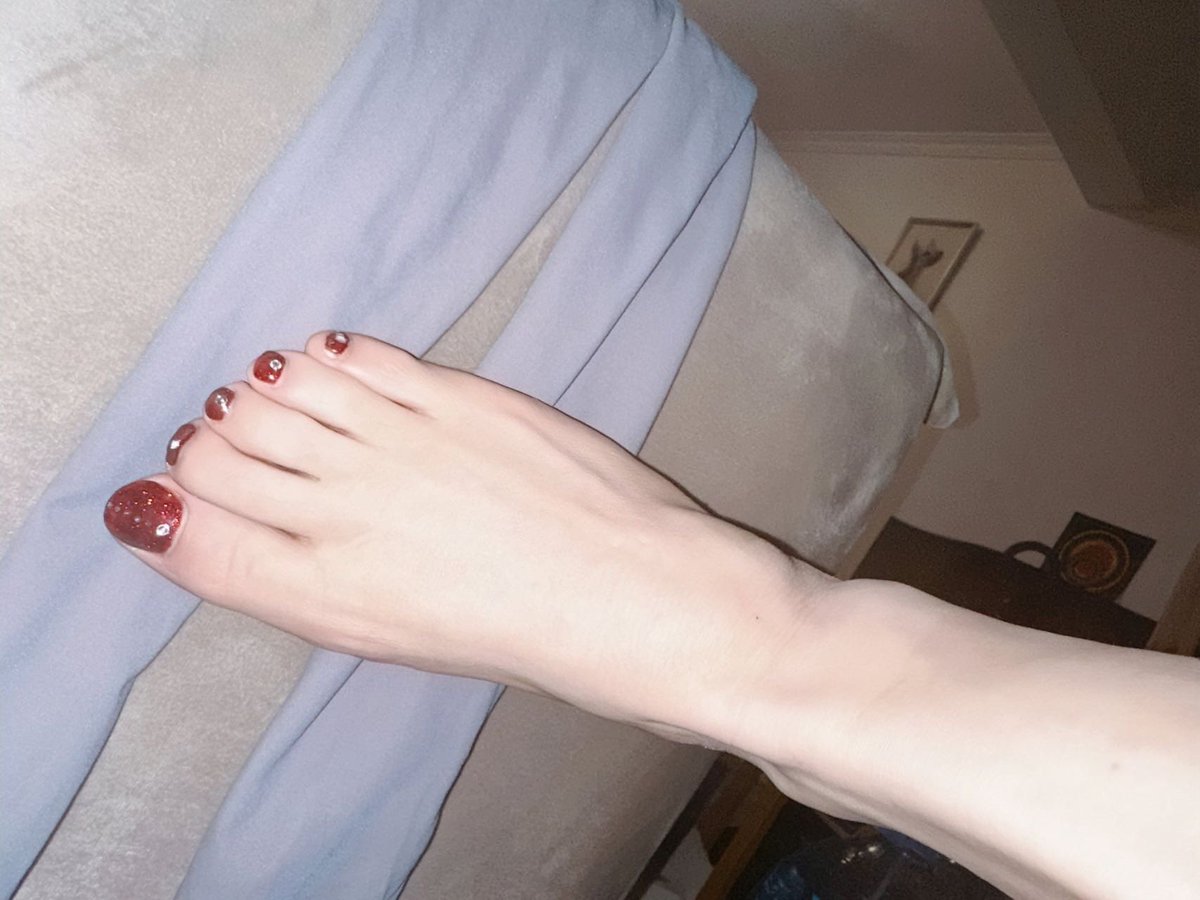 Sunanni111's tweet photo. Ts里面比我好看的脚是没有了 #玉足 #舔脚 #Ts #T孙安妮 #上海Ts孙安妮 https://t.co/KmcTcbqW1T