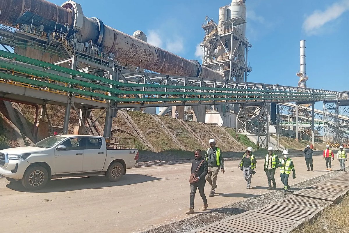 AJEnglish's tweet photo. Zimbabwe wants to move beyond exporting raw minerals and build processing industries, but miners question whether they will benefit from the shift or be left behind.

🔗 https://t.co/G8C5AI9xuv https://t.co/OWoMBgBMXc