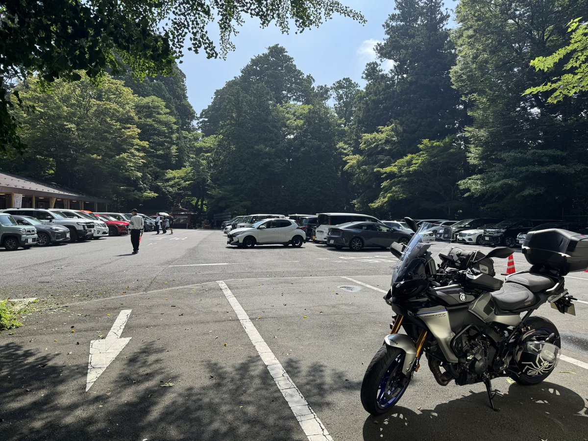 crossrider1's tweet photo. 久々にツーリングと呼べるくらいの距離乗った。拙者、法定時間内ギリギリ残業侍。気が付いたら海の日過ぎてた。気絶してるうちに7月が終わりそうでござる。午後からYSPでメンテ。
#TRACER9GT+ #箱根神社 https://t.co/x3r4xdwgtH