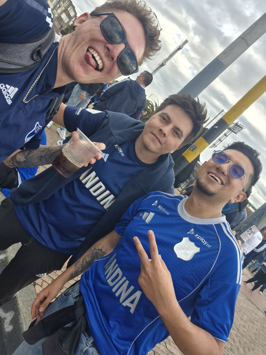 SantiAriasLuna's tweet photo. Amo a mi gente 💙Ⓜ️ https://t.co/ERIBalLWNR