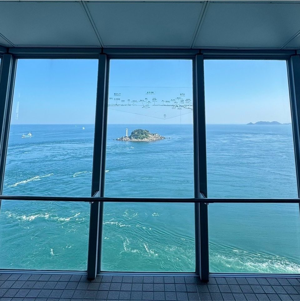 ask_loi's tweet photo. 本格的に夏に突入した感じ
いつも頑張ってるからみんなで息抜き https://t.co/nHwhnHaquU