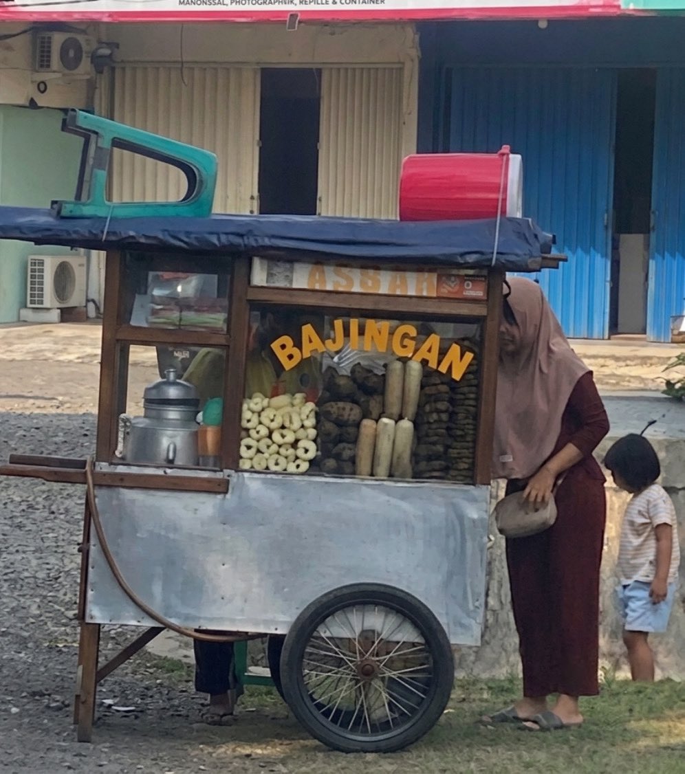 pantungalimar's tweet photo. jangan lupa jajan bajingan https://t.co/fEgjypZpwP