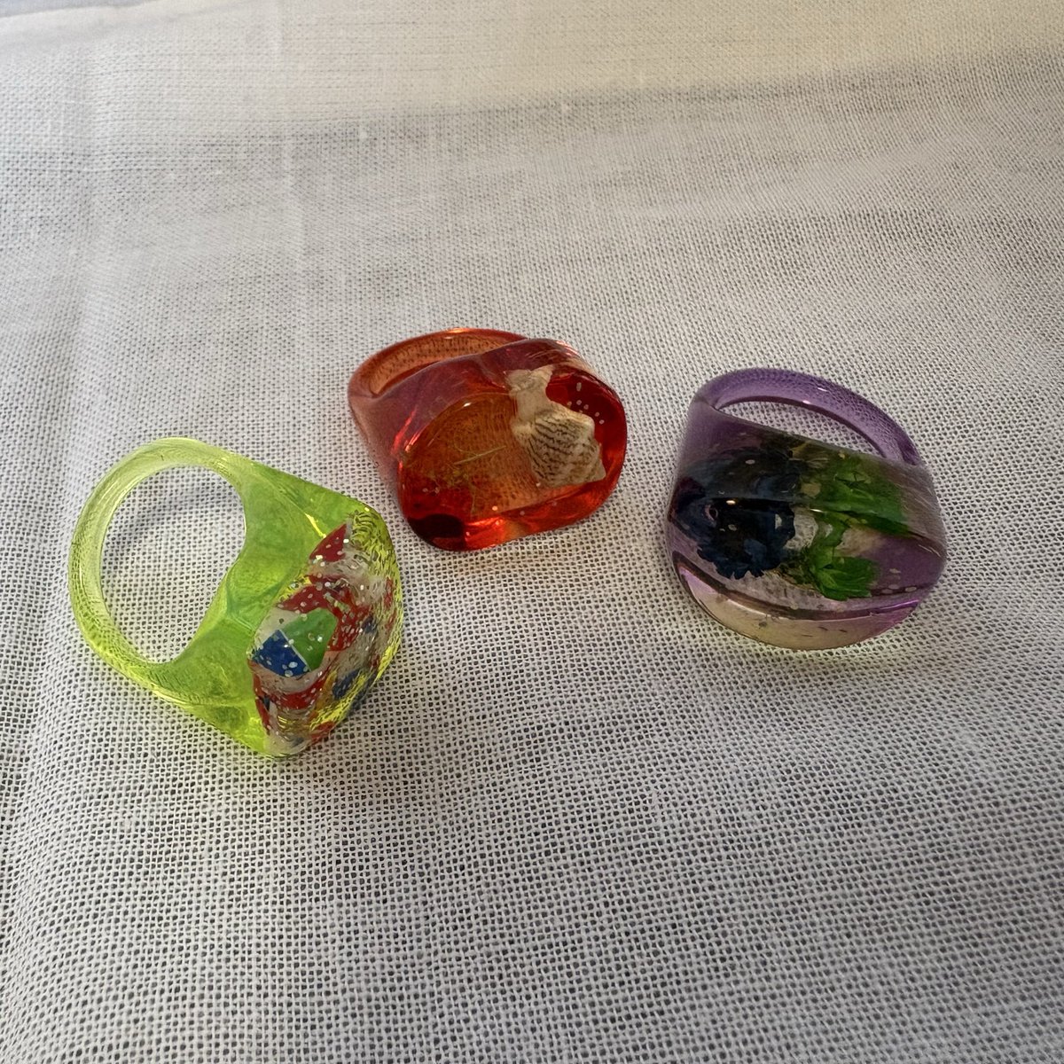 mocomooooo's tweet photo. 手放し
売:写真のいろいろ
出品のペースが落ちている割には少しずつ売れていてありがたや

この暑さを利用して、実家にある漬け梅をひたすら干す日々です。
これも食べ切って手放すための一環かも https://t.co/U6KBxZOxzj
