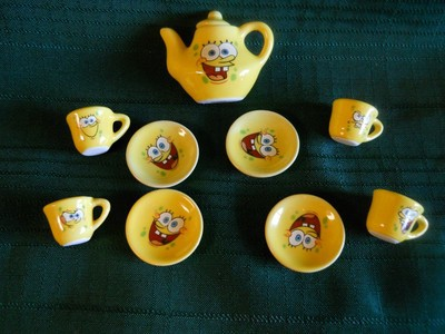 ArtofSpongeBob2's tweet photo. The 'Spongerific Tea Set' from 2005. https://t.co/FClOcCwTL3