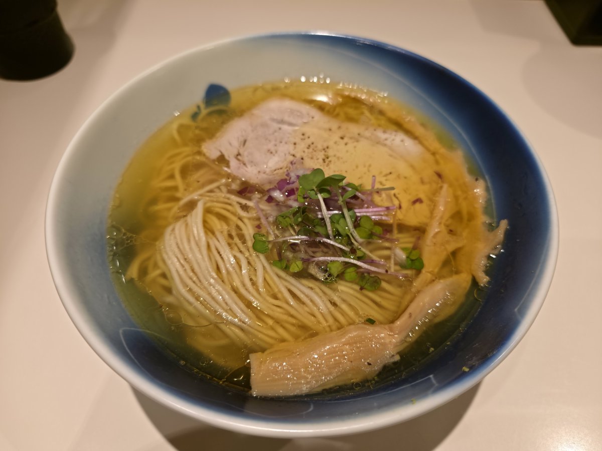 urotanshidsa's tweet photo. ロックンスリー　ラーメン博物館③
地豚塩
7月18日（土）
釈然としない気持ちを払拭するには
確実に間違いなく美味いものを食べるに限るでしょう
ってことで天国へ舞い戻って参りました
豚ちゃんも気になりすぎていたので
いただいていくぅ〜
美味い…美味すぎる…
鶏同様に後半にかけて盛り上がり
グランドフィナーレ🎇
前回書きそびれたけれど
接客もめちゃくちゃいいです！
こうしていい気分でラー博を後にしたのであった
大満足でごちそうさまでした🙏