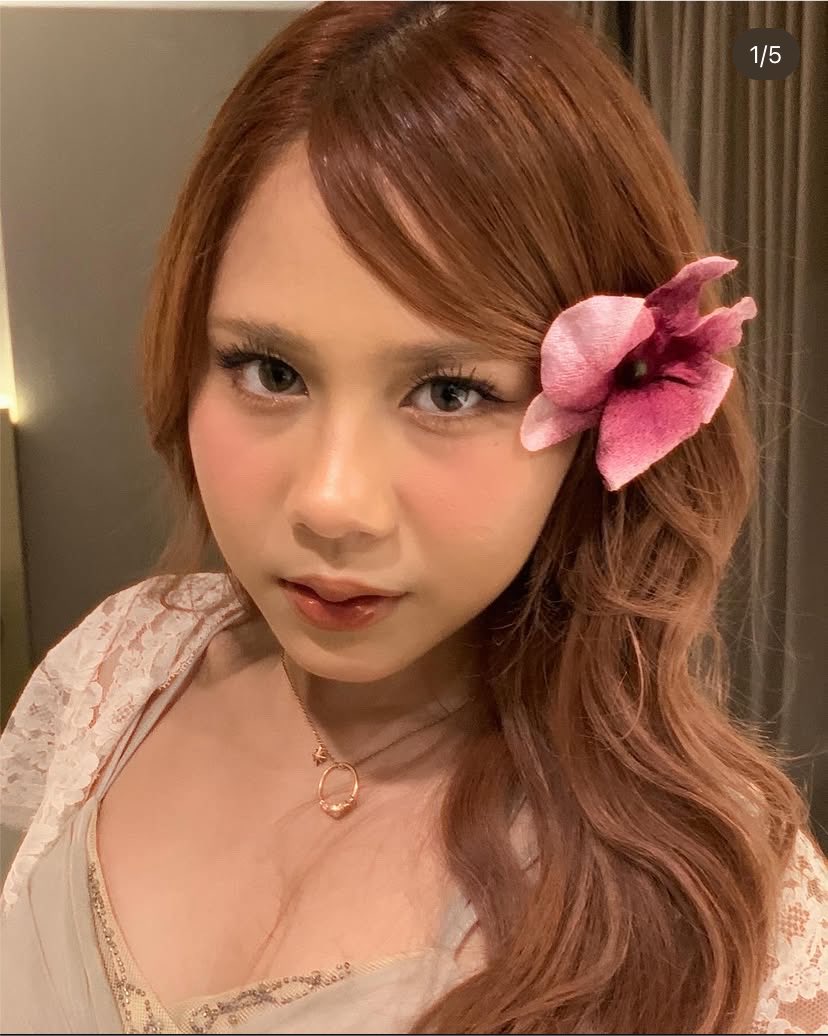 arblunaaaaa's tweet photo. kalian paling sering dibilang mirip sama siapa??

me: nadin amizah (nadin pas gajinya masih 5jt keknya)🙏🏻😭

me                         vs                  nadin https://t.co/i35JYBX5hn