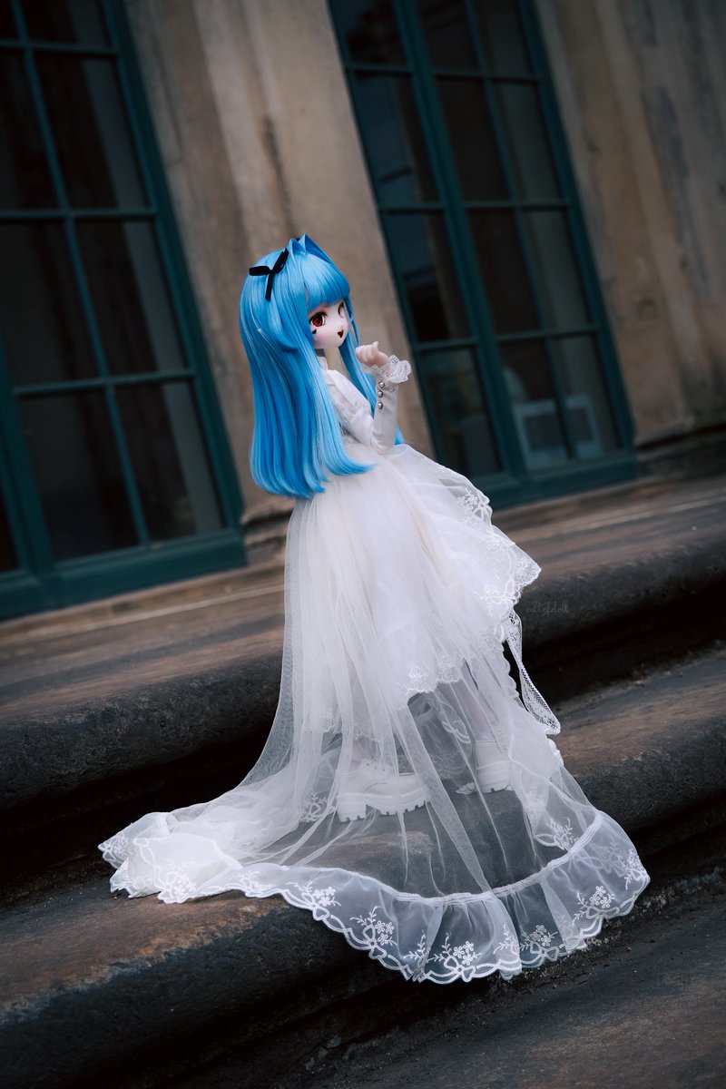 FigZero's tweet photo. Vampire Wedding ♥️ 

Head painted by @mami_doll03 
#mdd #ddh27 https://t.co/IDDNnLNnvu