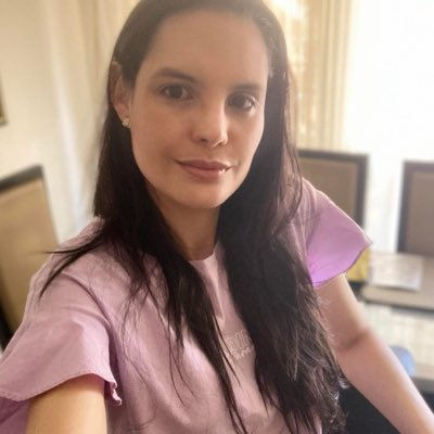 linaruizmd's tweet photo. 🪻#NuevaFotoDePerfil https://t.co/ylovbG3jjI