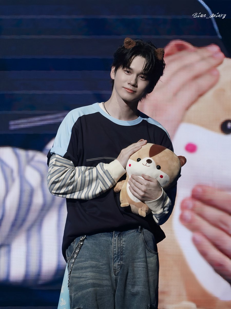 BlueGalaxy0825's tweet photo. 260725 낮공 
🐿️
#옹성우 #ONGSEONGWU https://t.co/nbY8CGlDcg
