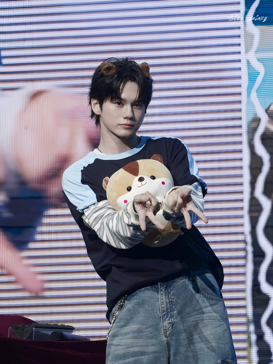 BlueGalaxy0825's tweet photo. 260725 낮공 
🐿️
#옹성우 #ONGSEONGWU https://t.co/nbY8CGlDcg