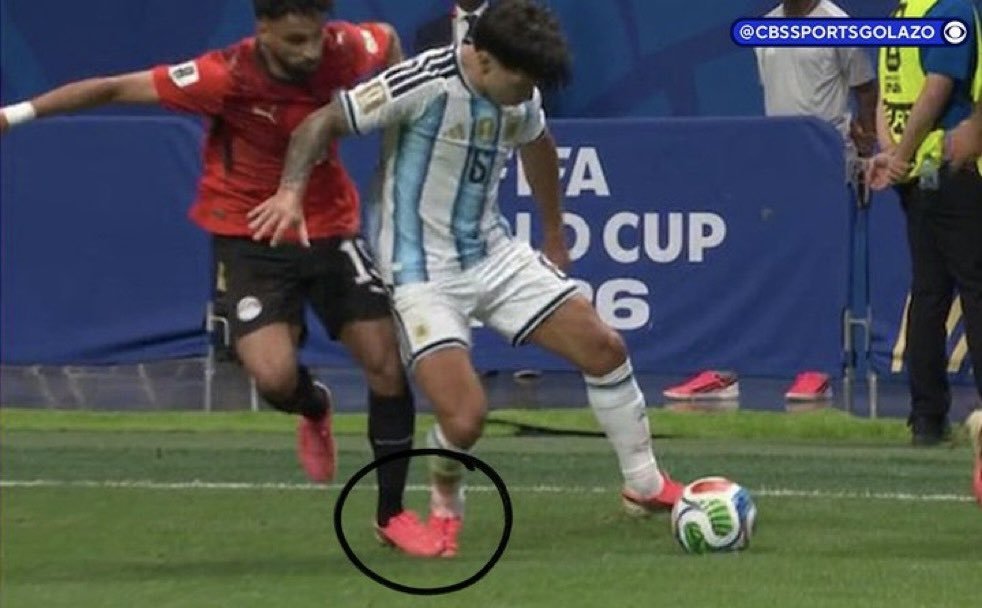 Sajadix3's tweet photo. @pokembersegg @FCBJimmy_ The cheating in question 😭 https://t.co/Bw7Gah7hqN