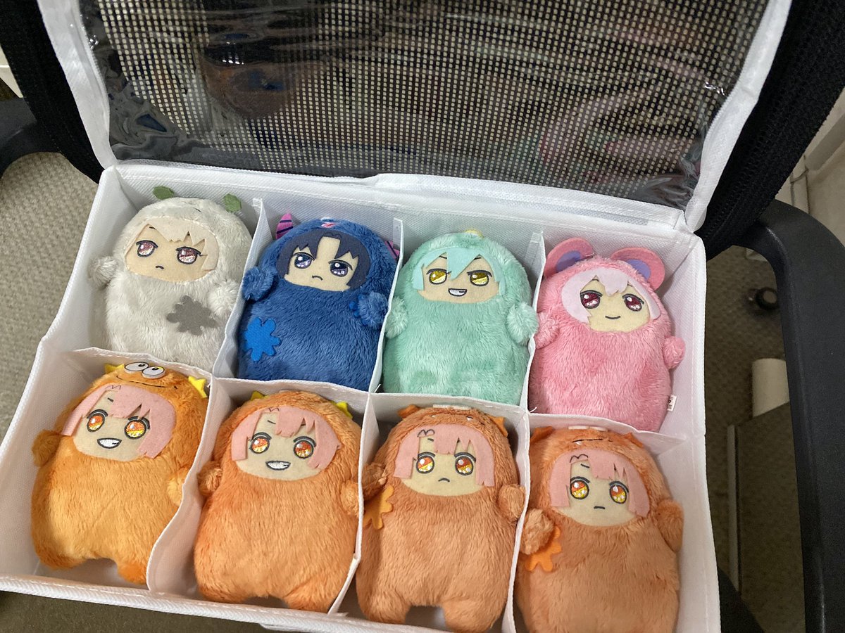 orangehairmom's tweet photo. 3COINS様で330円(税込)の収納BOXがモンちゃんにシンデレラフィットだったのよ…🥰🥰🥰🥰

しかも蓋が透明なんで、そのままディスプレイできる…ｶﾜｲｲ…
モンちゃんと共に暮らす全てのマネージャーにどうにか届け…
JANが2212723864205です… https://t.co/Dque9HMJcD