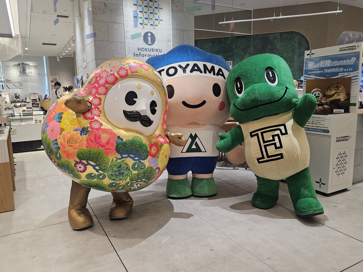 kachun11's tweet photo. 朝イチでいってよかったー。
さっきラプトくんの出番みにいったら、羽二重くるみもう売り切れてた！ https://t.co/M6ewP67sIV