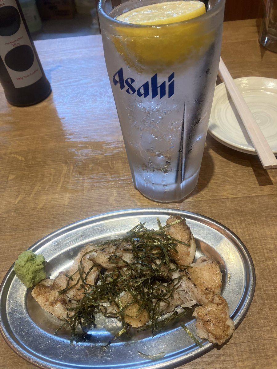 9Il7vcsdixt's tweet photo. 早い時間から飲んでるけどお客さん少ないし快適🍺
子供連れのお客さんがいて、ママ！うんち出たって言ってて和む☺️ https://t.co/hK3bXms0cS
