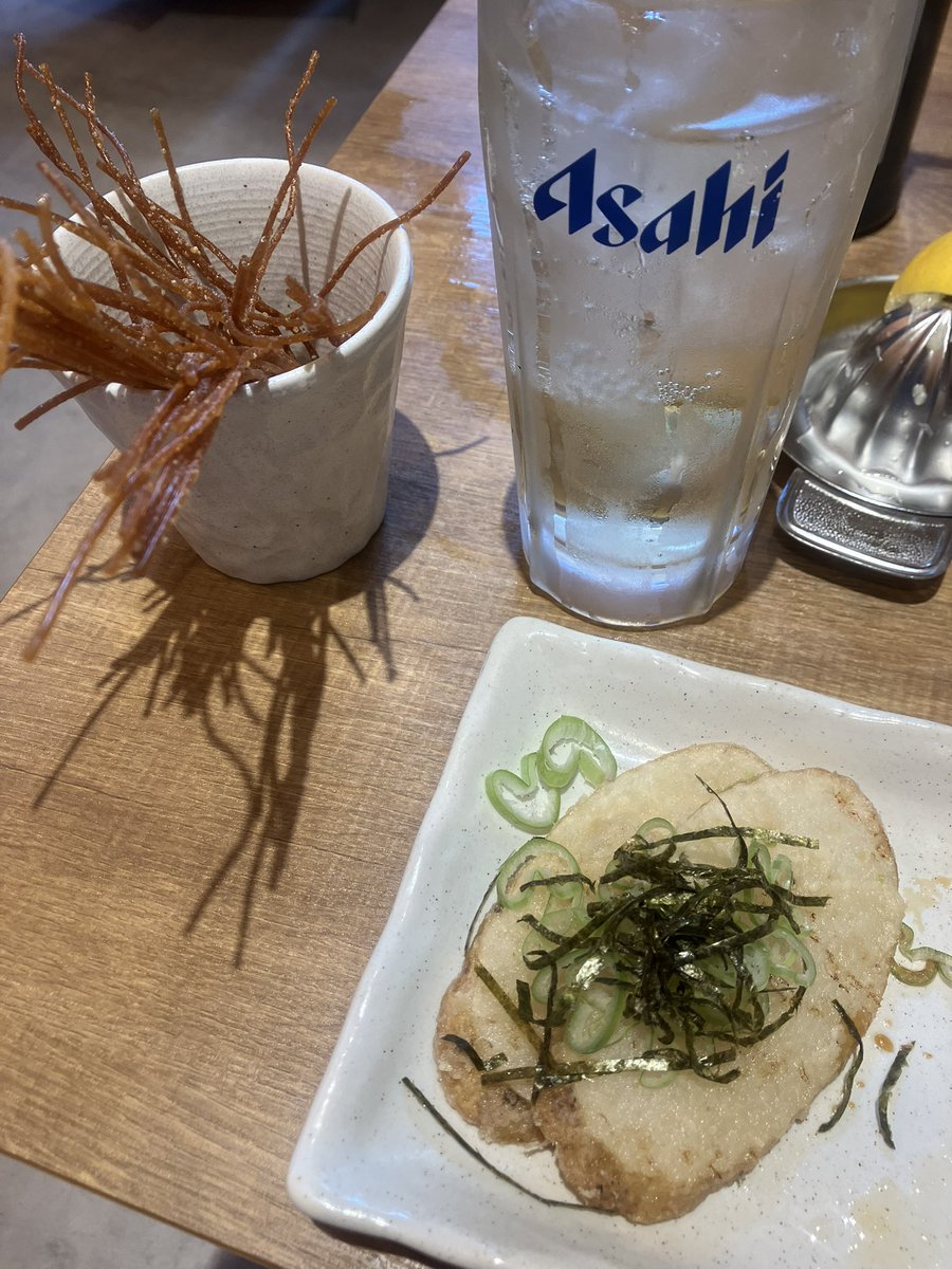 9Il7vcsdixt's tweet photo. 早い時間から飲んでるけどお客さん少ないし快適🍺
子供連れのお客さんがいて、ママ！うんち出たって言ってて和む☺️ https://t.co/hK3bXms0cS